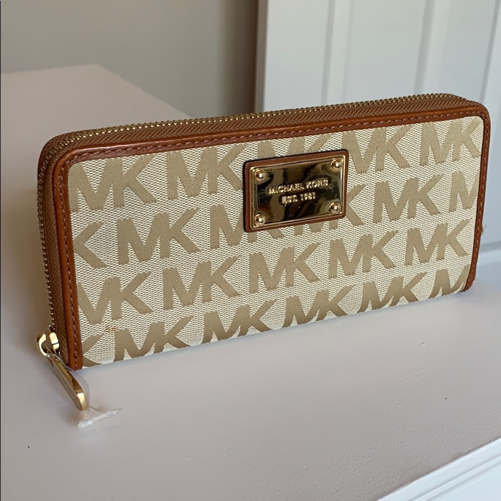 Michael Kors Wallet 🤍
